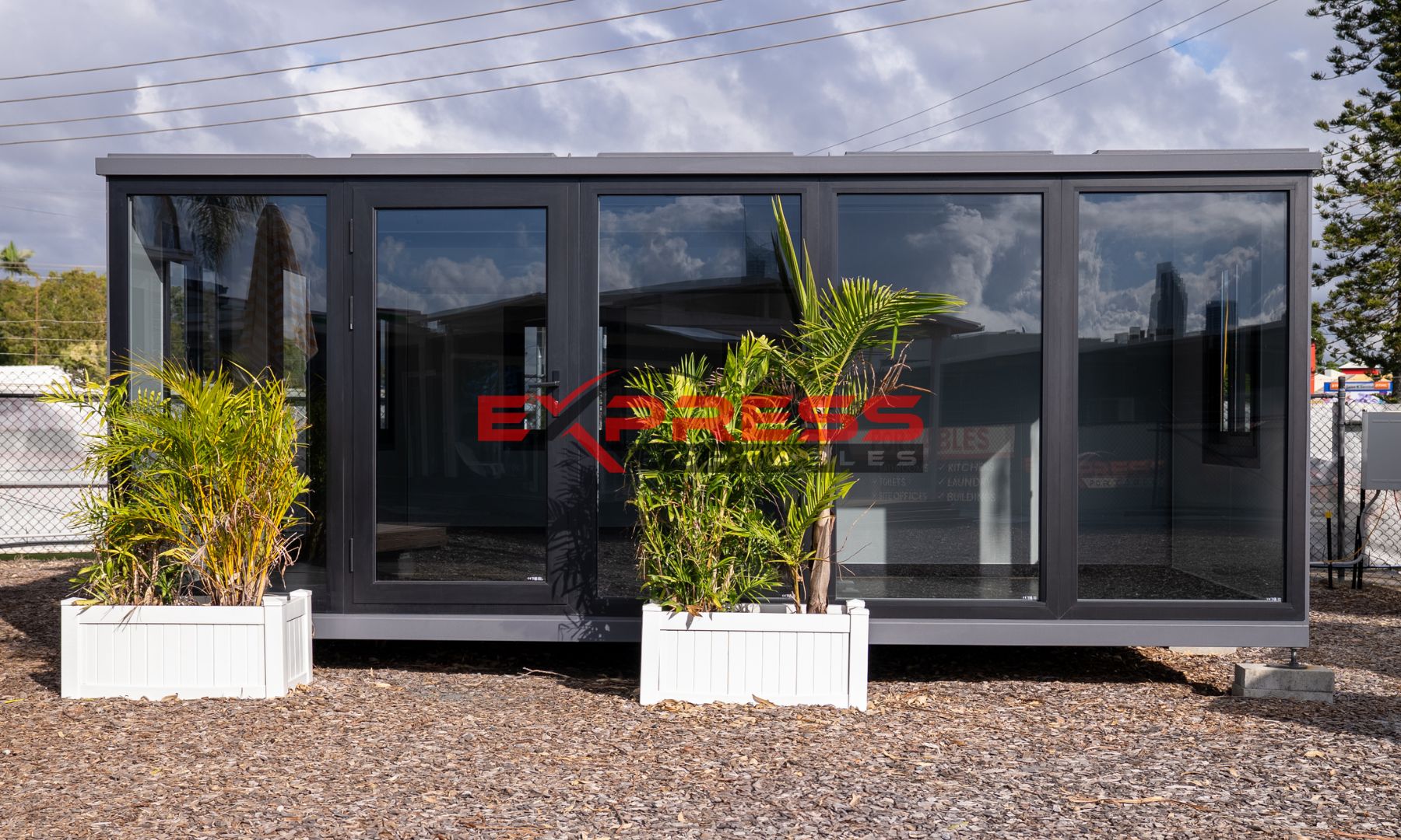 35m² Portable Expander - Middle Bathroom (Glass Side)