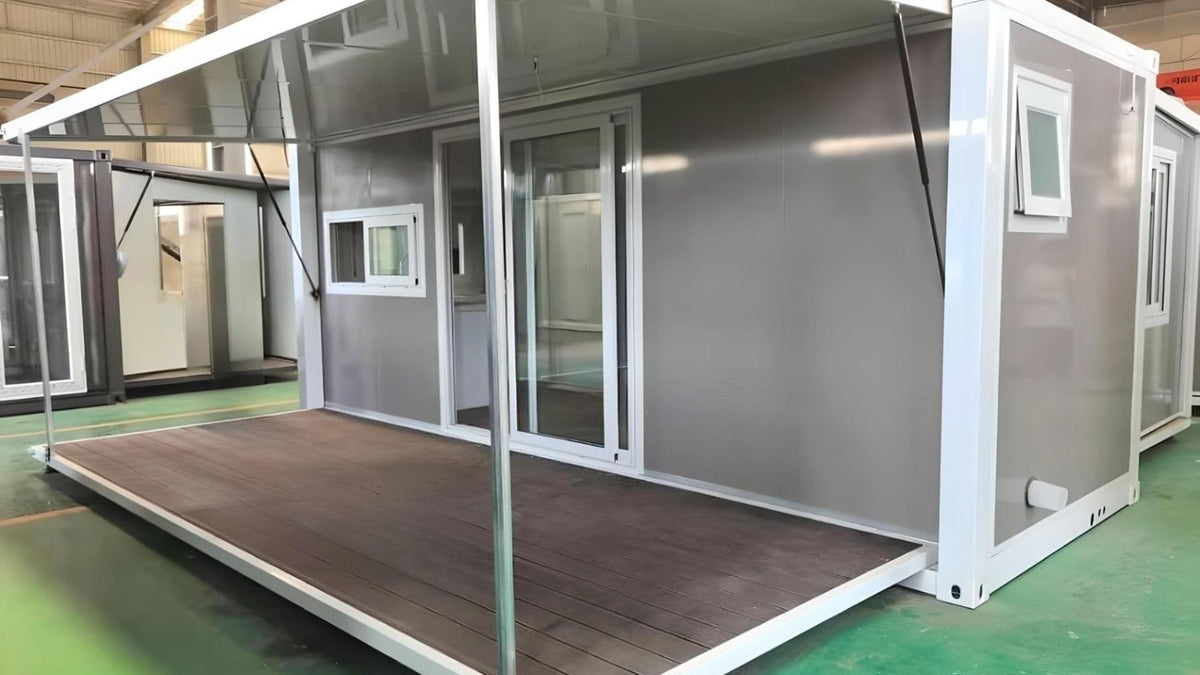 20ft Hideaway with Decking