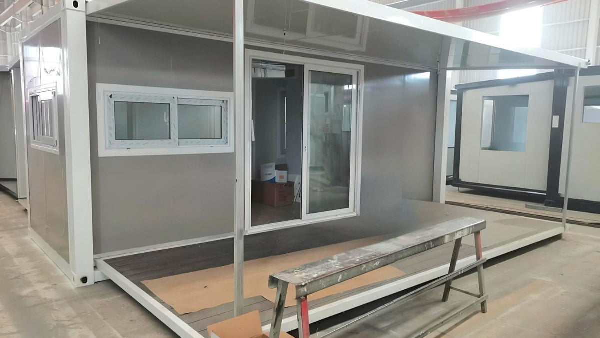 20ft Hideaway with Decking