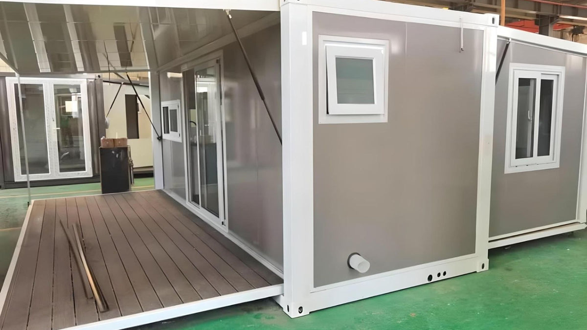 20ft Hideaway with Decking