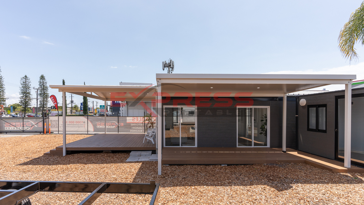 40ft Expander Pitched Roof with Glass Front - 2 Bed & Walk in Wardrobe