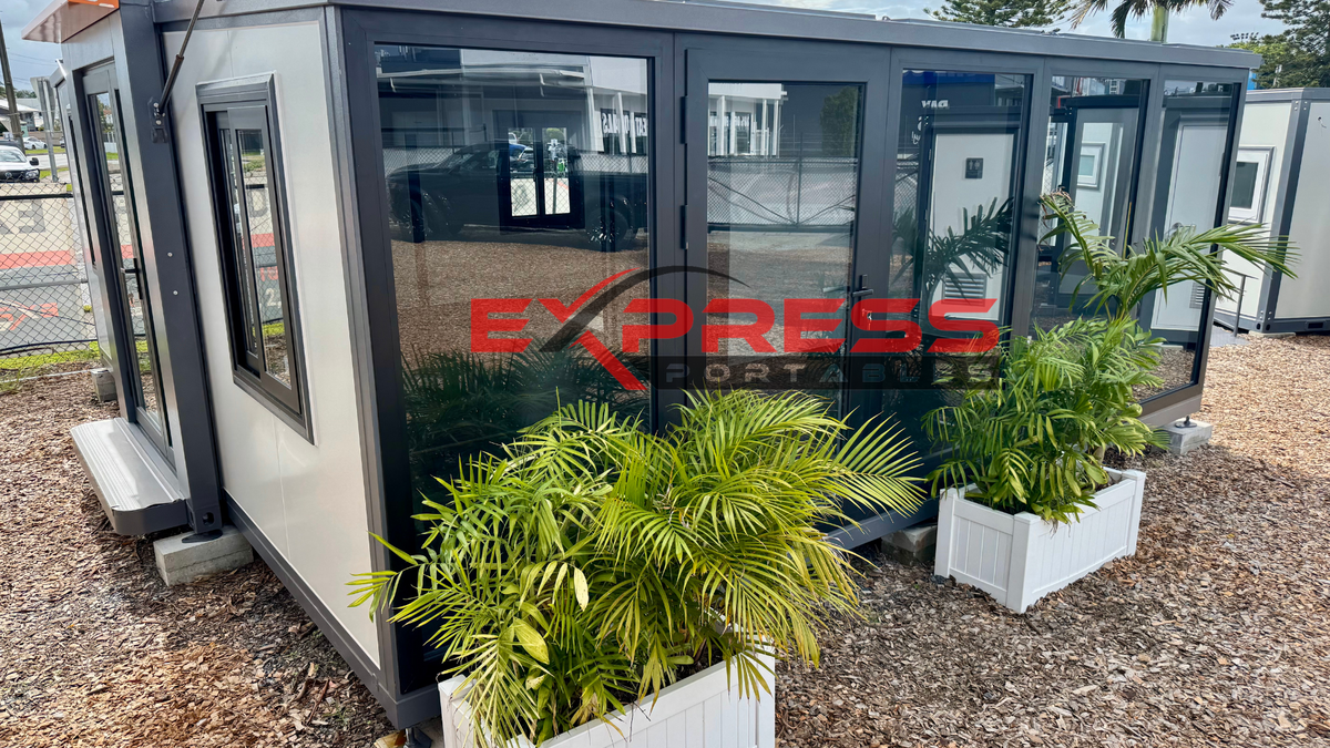 35m² Portable Expander - Middle Bathroom (Glass Side)