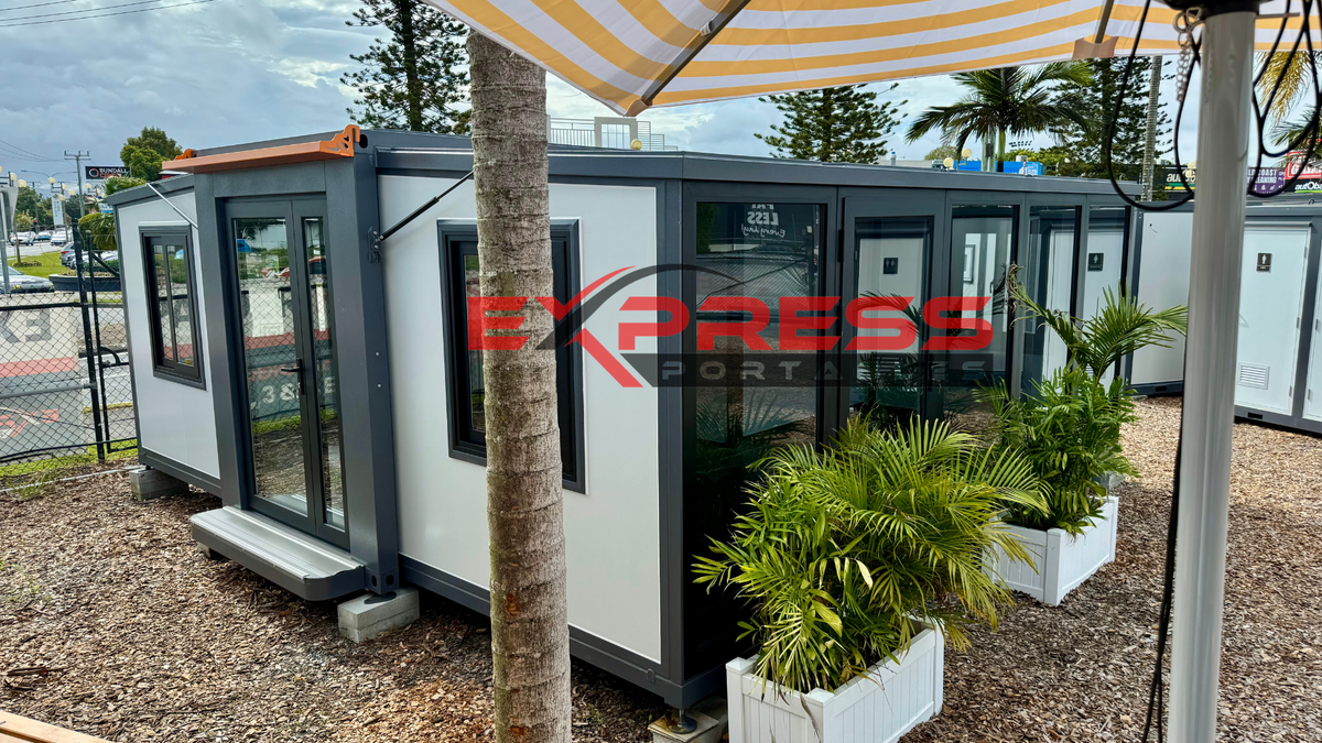 35m² Portable Expander - Open Plan (Glass Side)