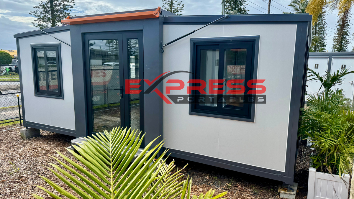 35m² Portable Expander - Open Plan (Glass Side)