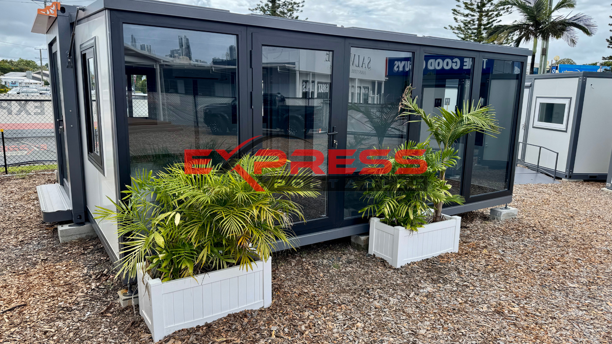 35m² Portable Expander - Open Plan (Glass Side)