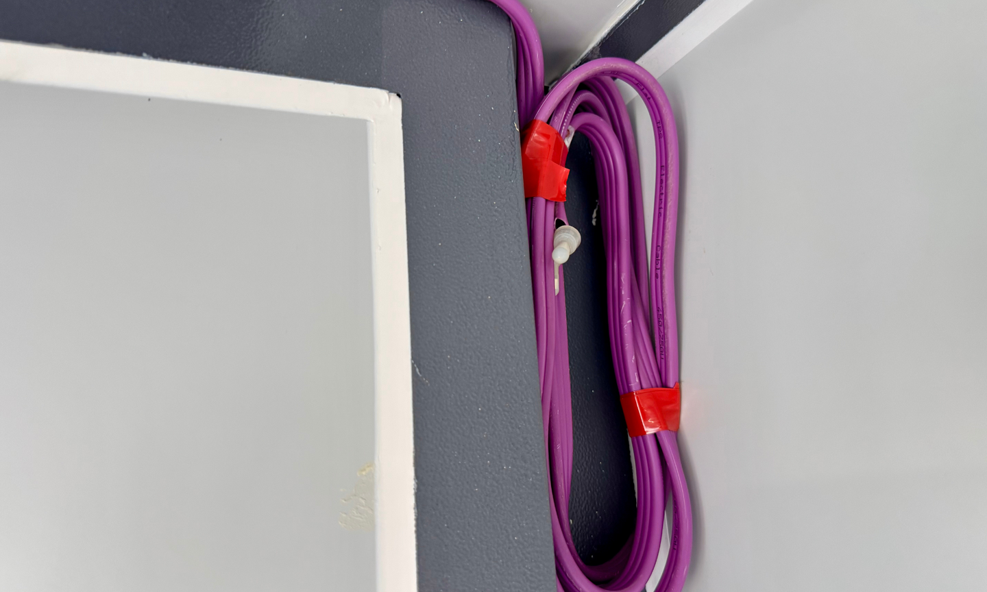 Non-Migratory Cables
